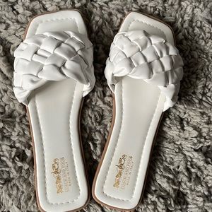 Flat sandal. Women 10.